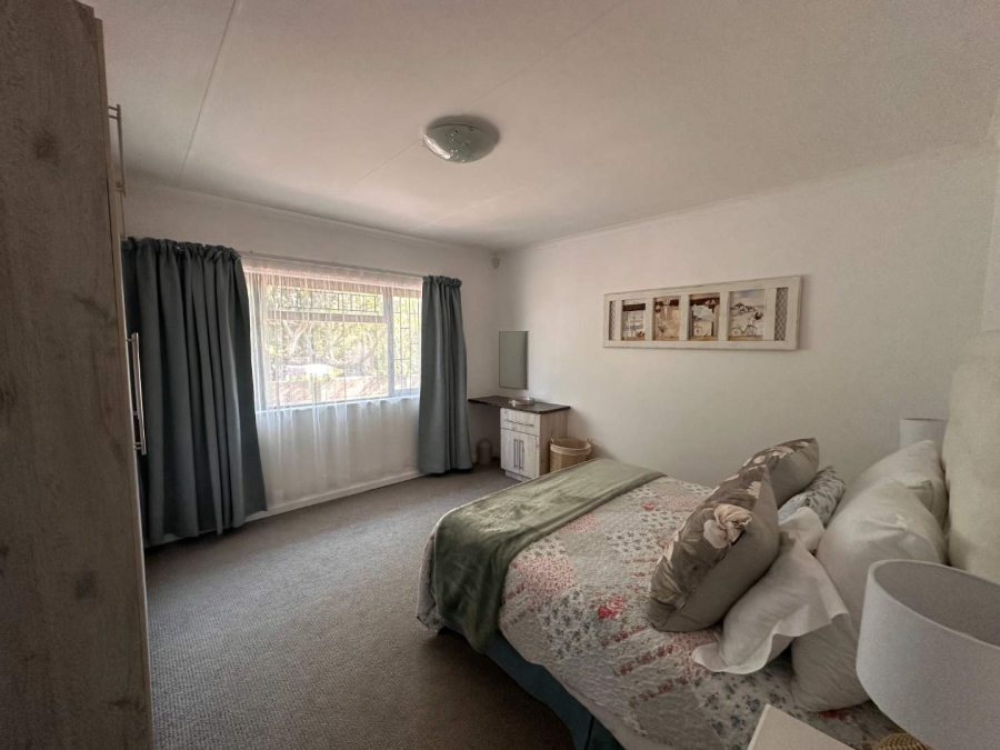 5 Bedroom Property for Sale in Fraaiuitsig Western Cape